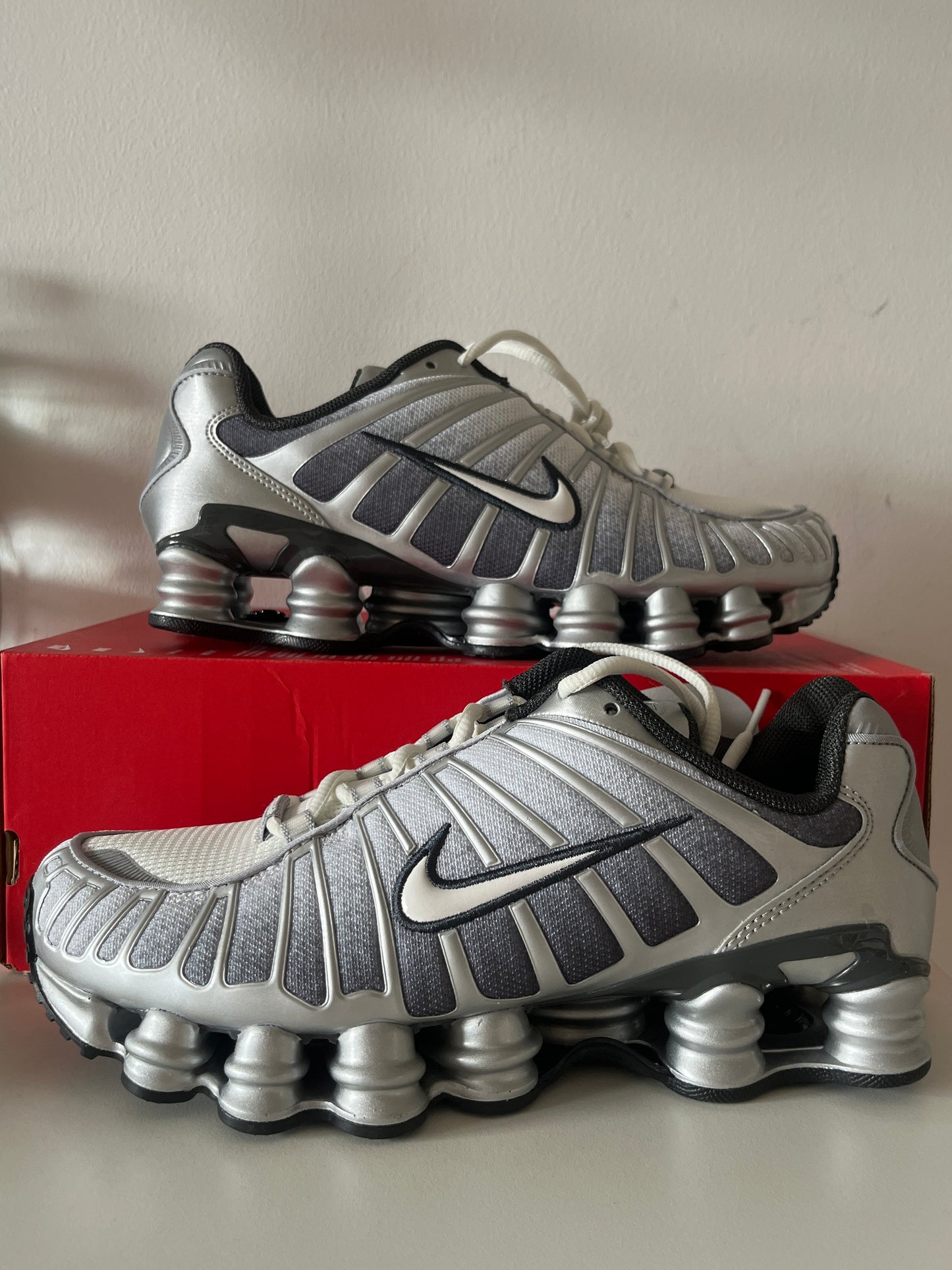Nike Shox TL in grau/schwarz/weiß/silber, Größe 42,5