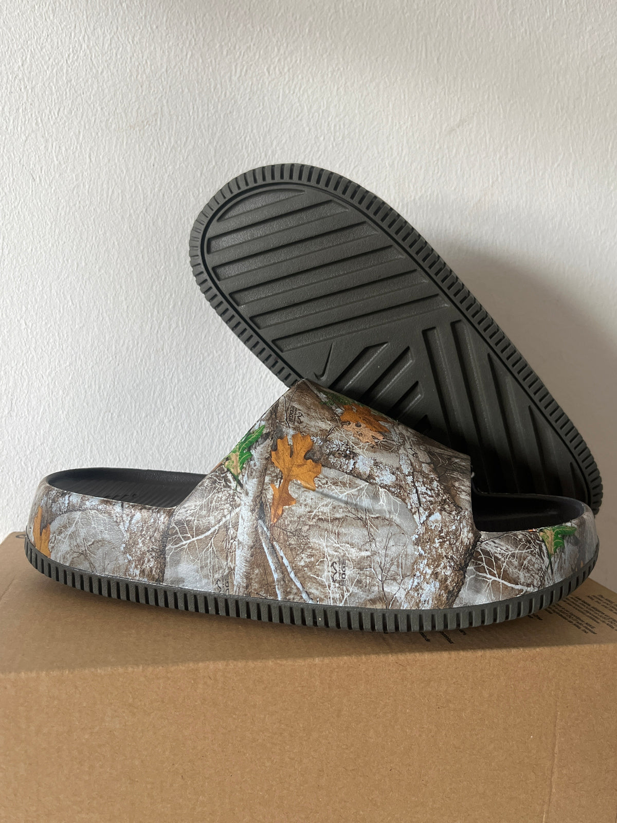 Nike Badelatschen Calm Slide, Herbst-Edition „Real Tree“ in braun/grün, Größe 38,5
