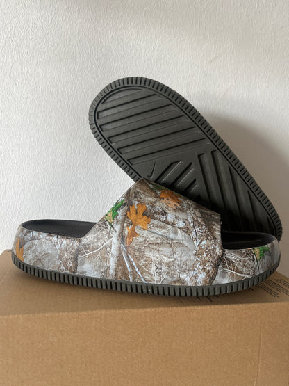 Nike Badelatschen Calm Slide, Herbst-Edition „Real Tree“ in braun/grün, Größe 38,5