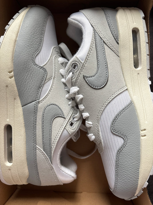 Nike Airmax 1 in grau/weiss, Größe 40