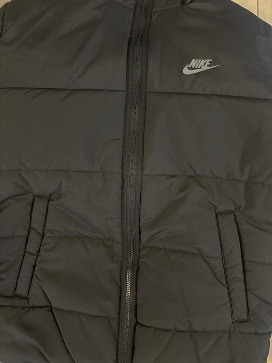 Nike Winterjacke in schwarz, Größe wählbar