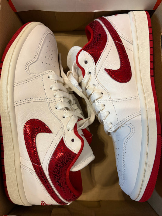Air Jordan 1 low, weiss/rot glänzend, Größe 38