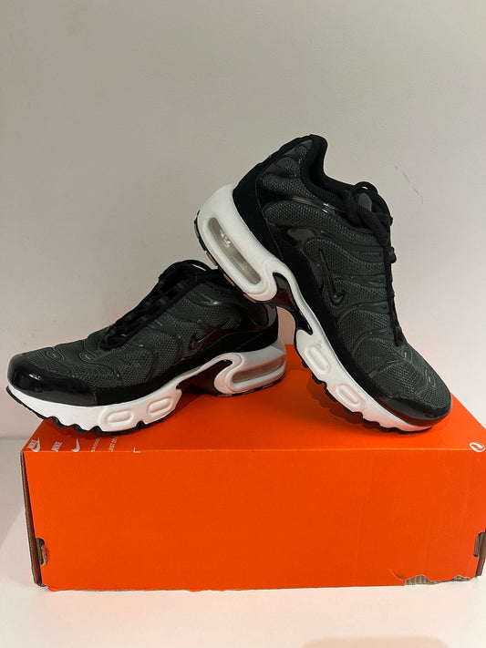 Nike Air Max Plus, Gr. 29,5( 12c ) in dunkelgrün/schwarz