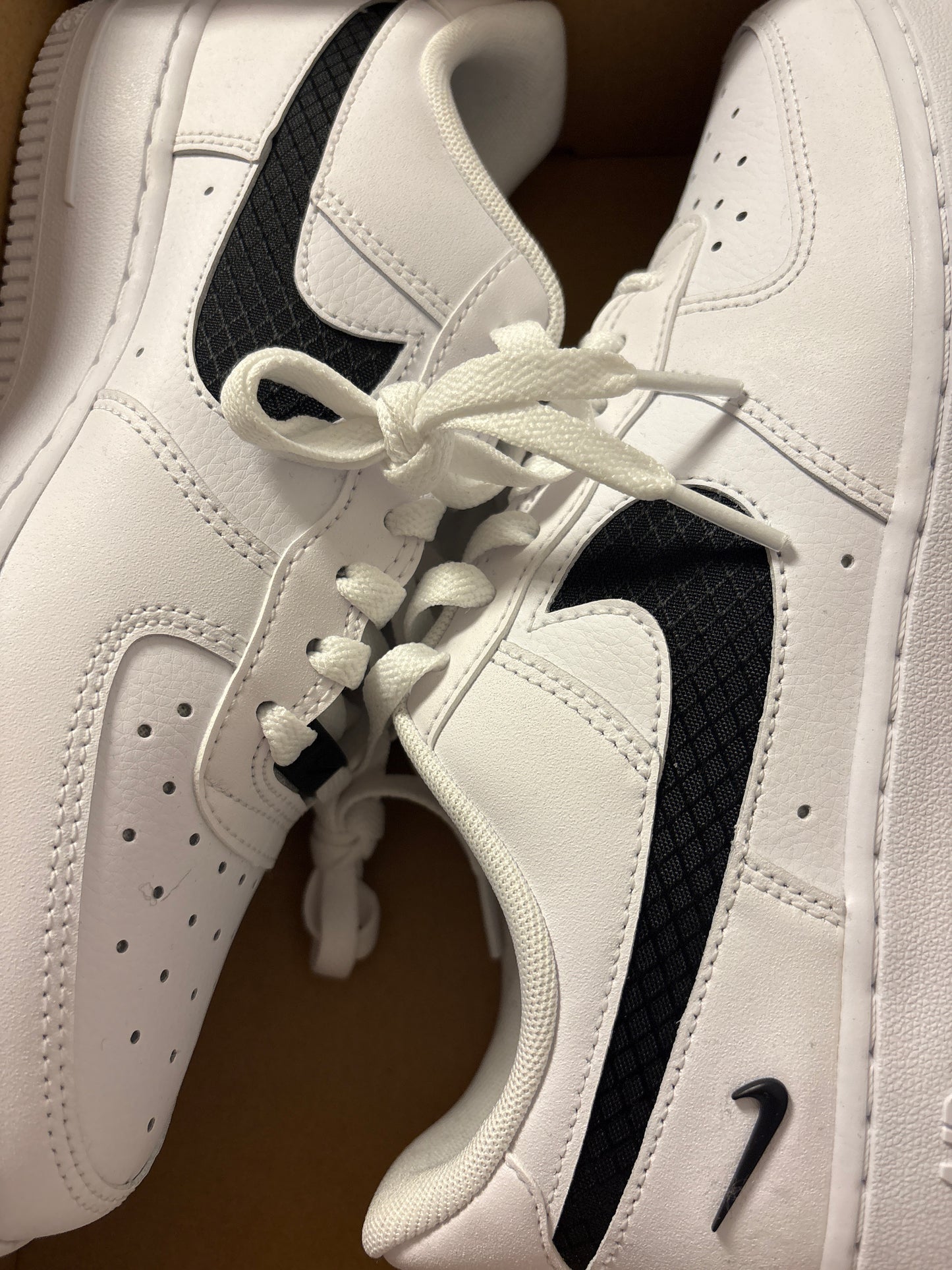 Nike Air Force 1 in weiss/schwarz, Gr. Wählbar