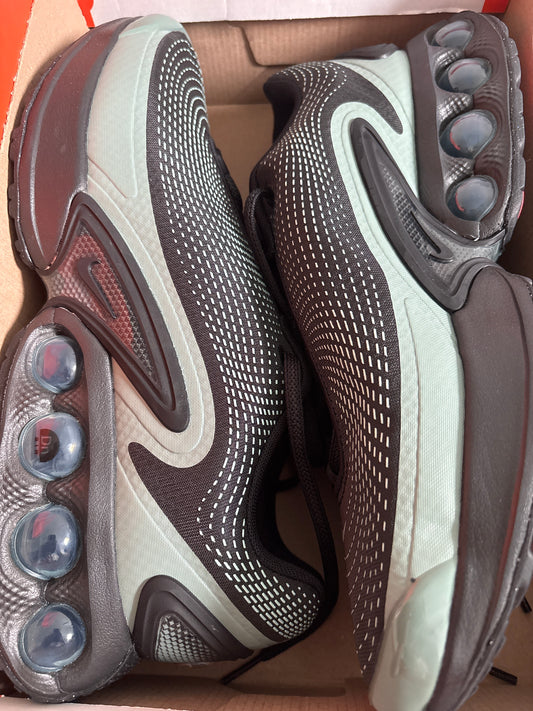 Nike Air Max DN in schwarz/dunkelgrün, Gr. Wählbar