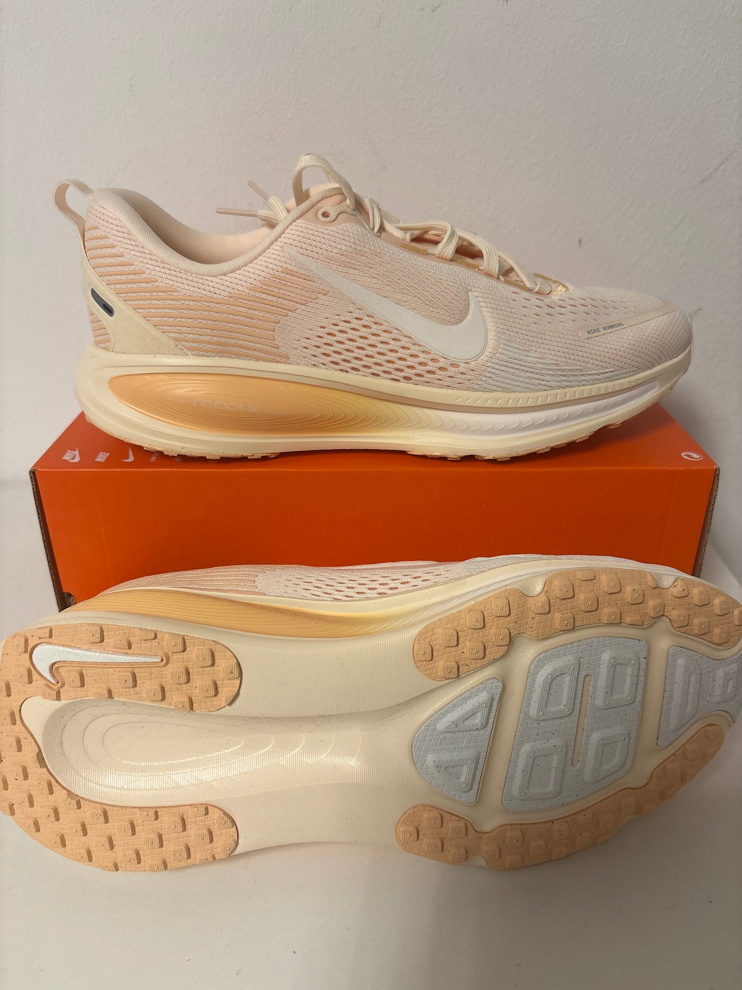 Nike Vomero 18, Größe 40, orange/weiss