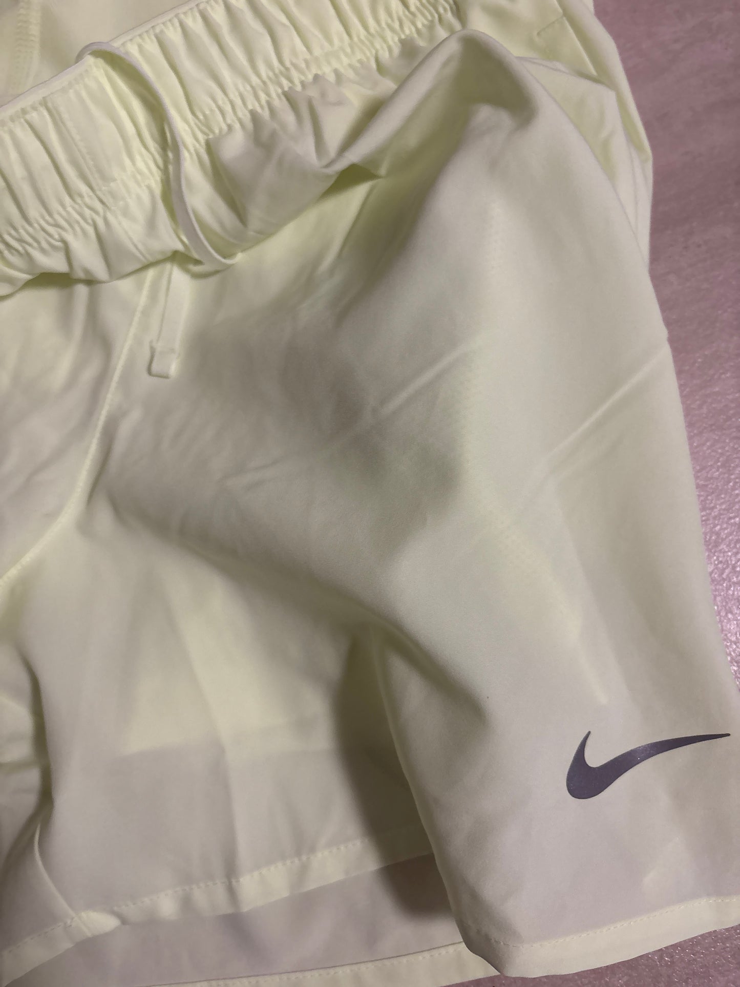 Nike kurze Hose, neongelb, Größe wählbar