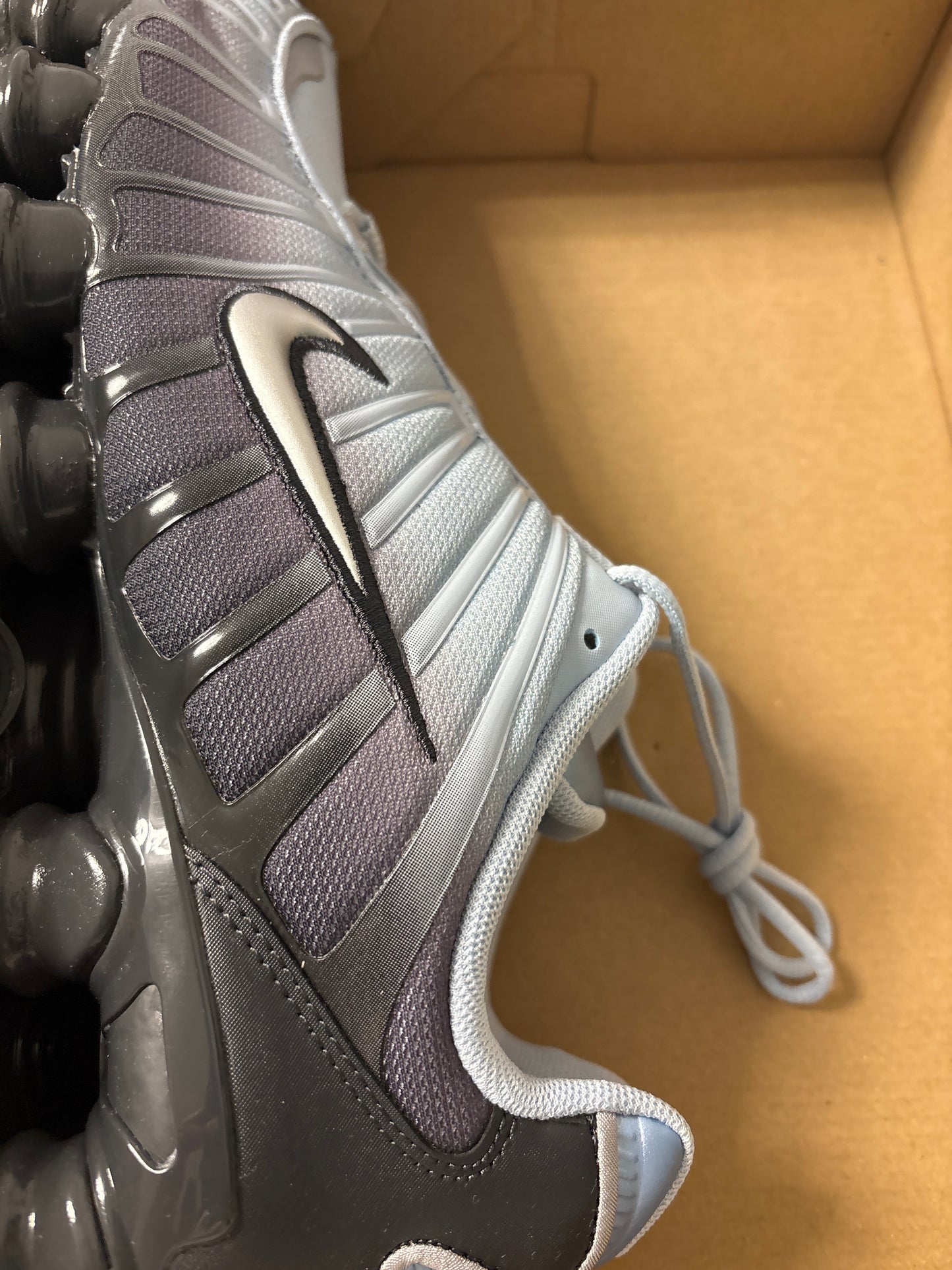 Nike Shox TL in schwarz/blau , Größe 43