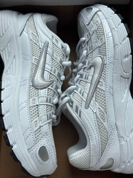 Nike P-6000 in weiss, Größe 33