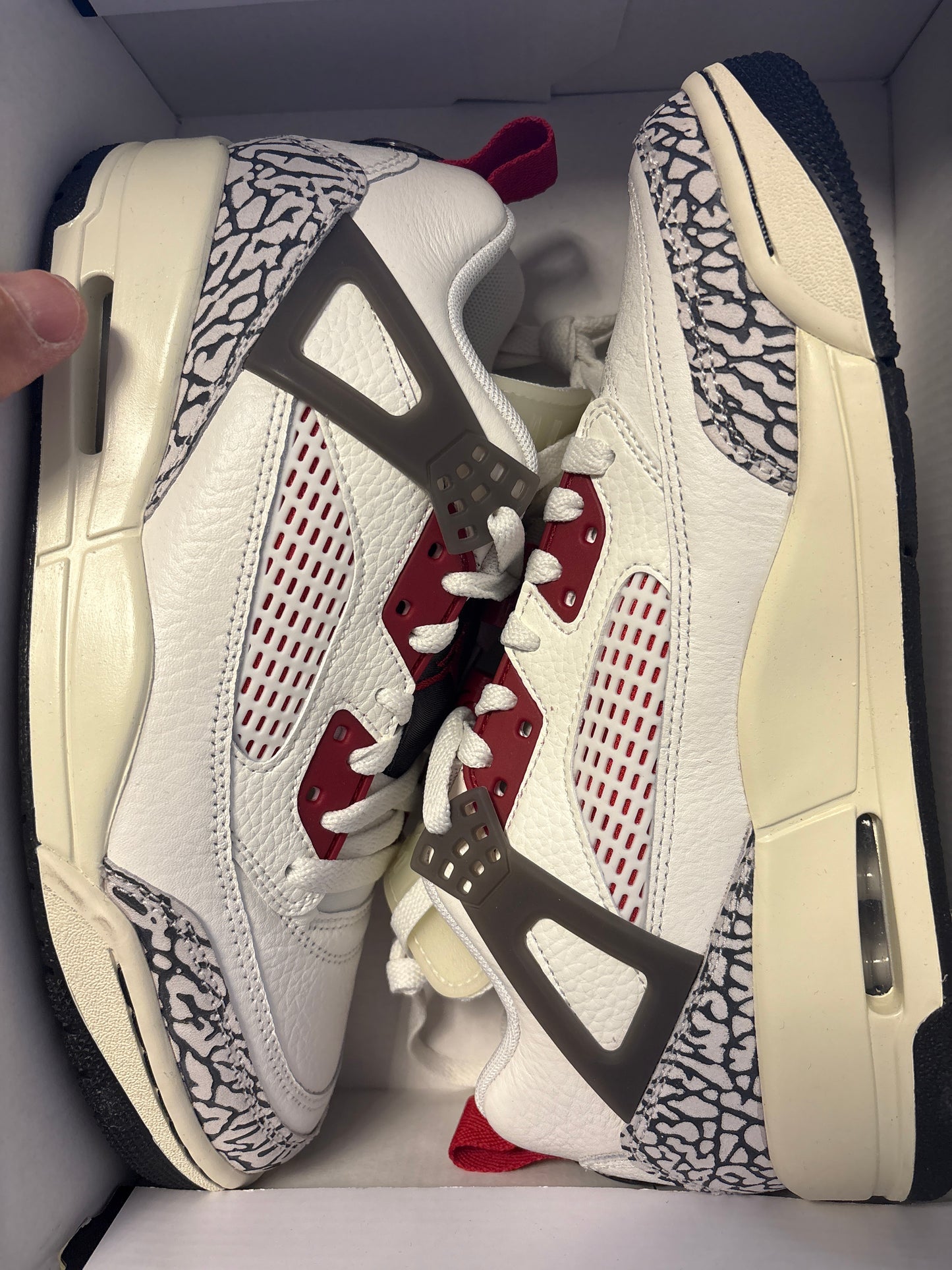 Nike Jordan Spizike Low, in weiss/grau/rot, Größe 40