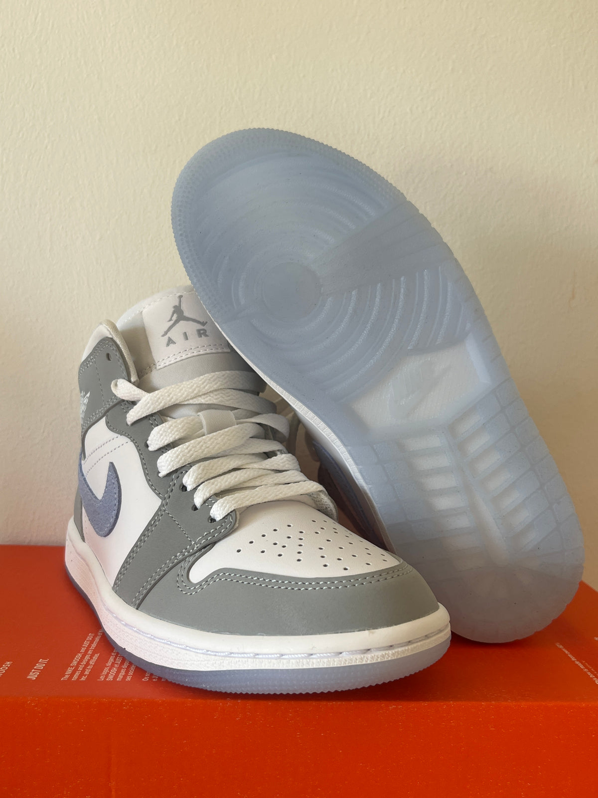 Nike Air Jordan 1 Mid in hellblau/weiss/grau, Größe 36,5