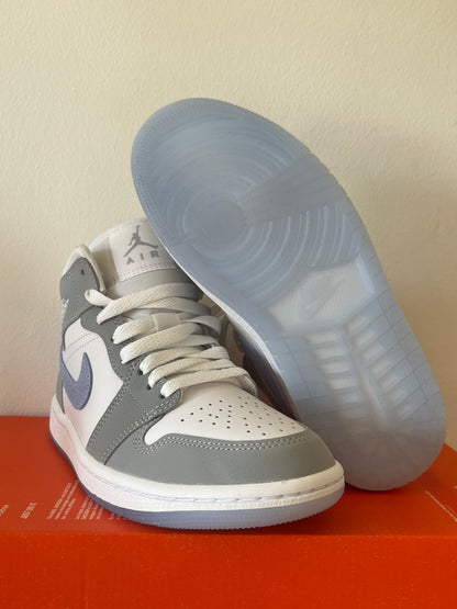 Nike Air Jordan 1 Mid in hellblau/weiss/grau, Größe 36,5