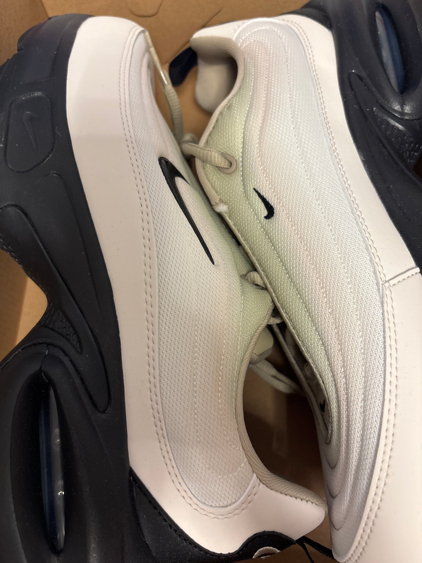 Nike Air Max Portal in creme/schwarz, Gr. 44