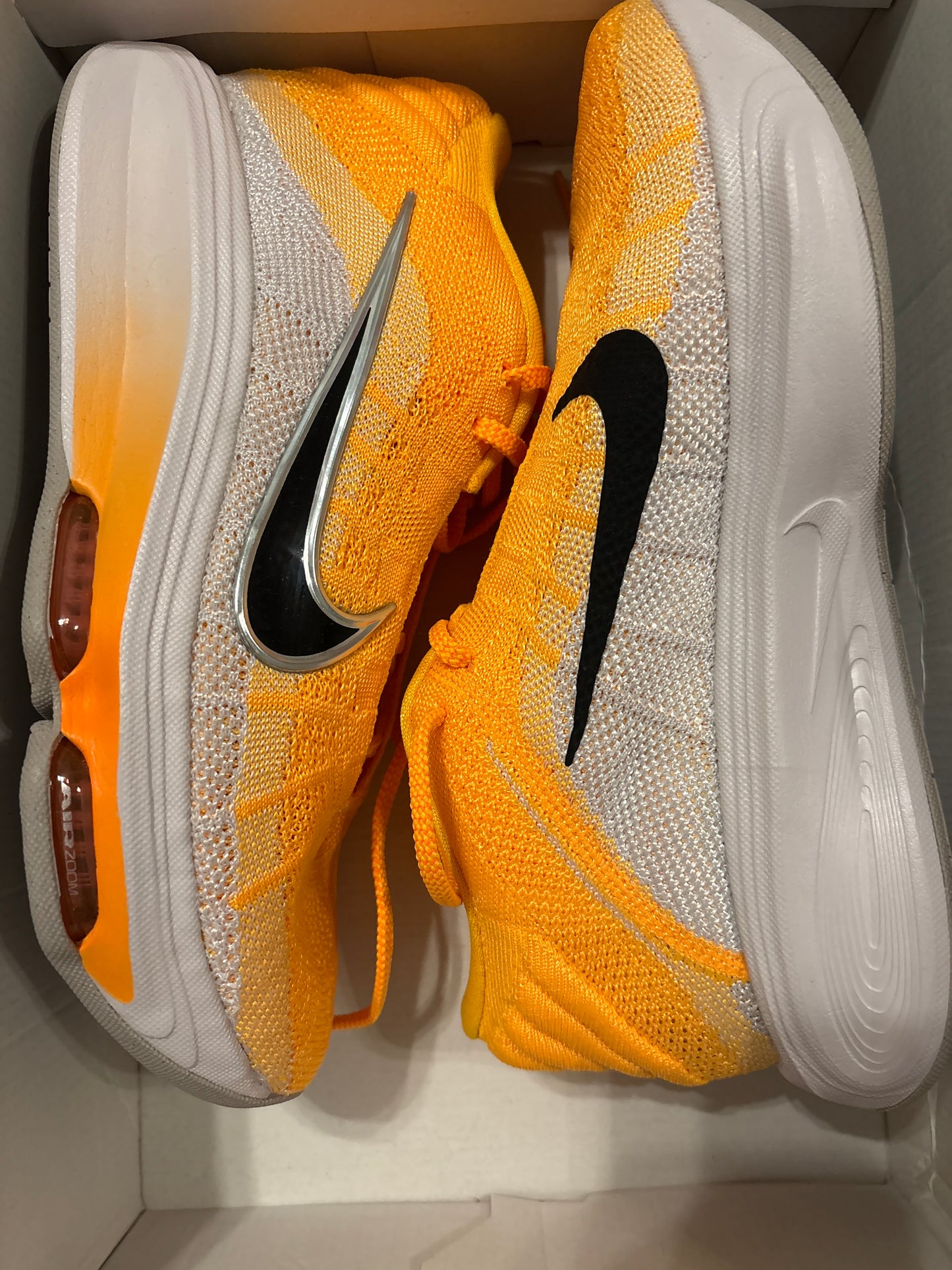 Nike G.T. Hustle 3, in orange/schwarz/weiss, Größe wählbar
