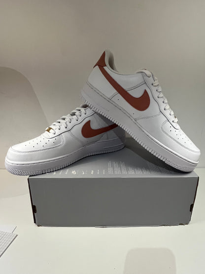 Nike Air Force 1 weiss/brombeere/Lachsfarben Größe 41