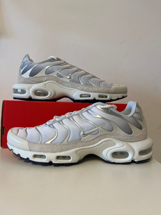 Nike Air Max Plus TN in weiss/creme/silber/schwarz, Größe wählbar