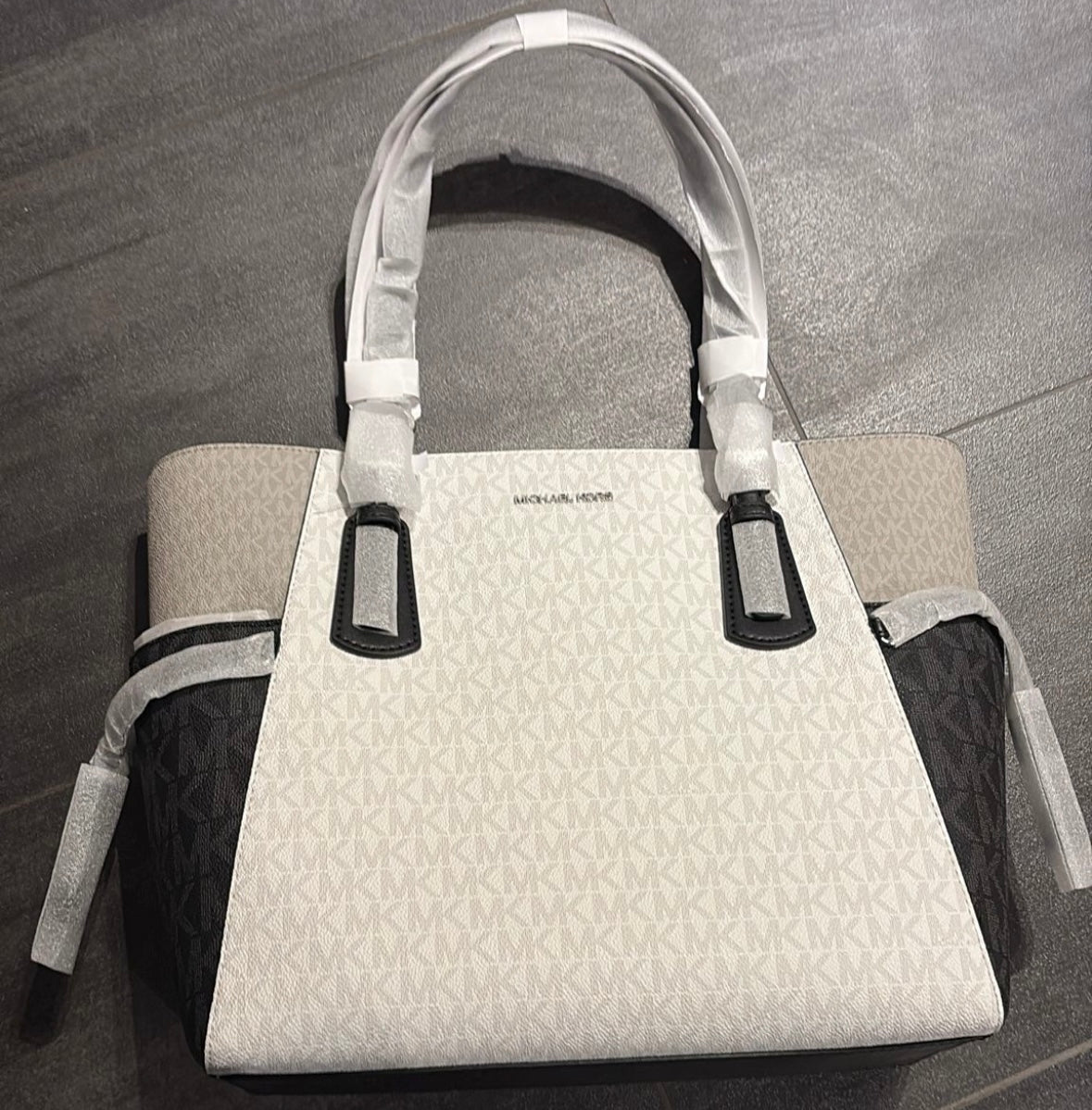 Michael Kors Voyager schwarz weiss