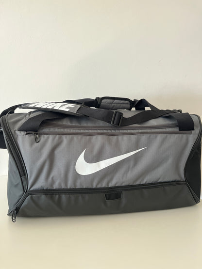 Nike Sporttasche in schwarz/grau, 60 Liter