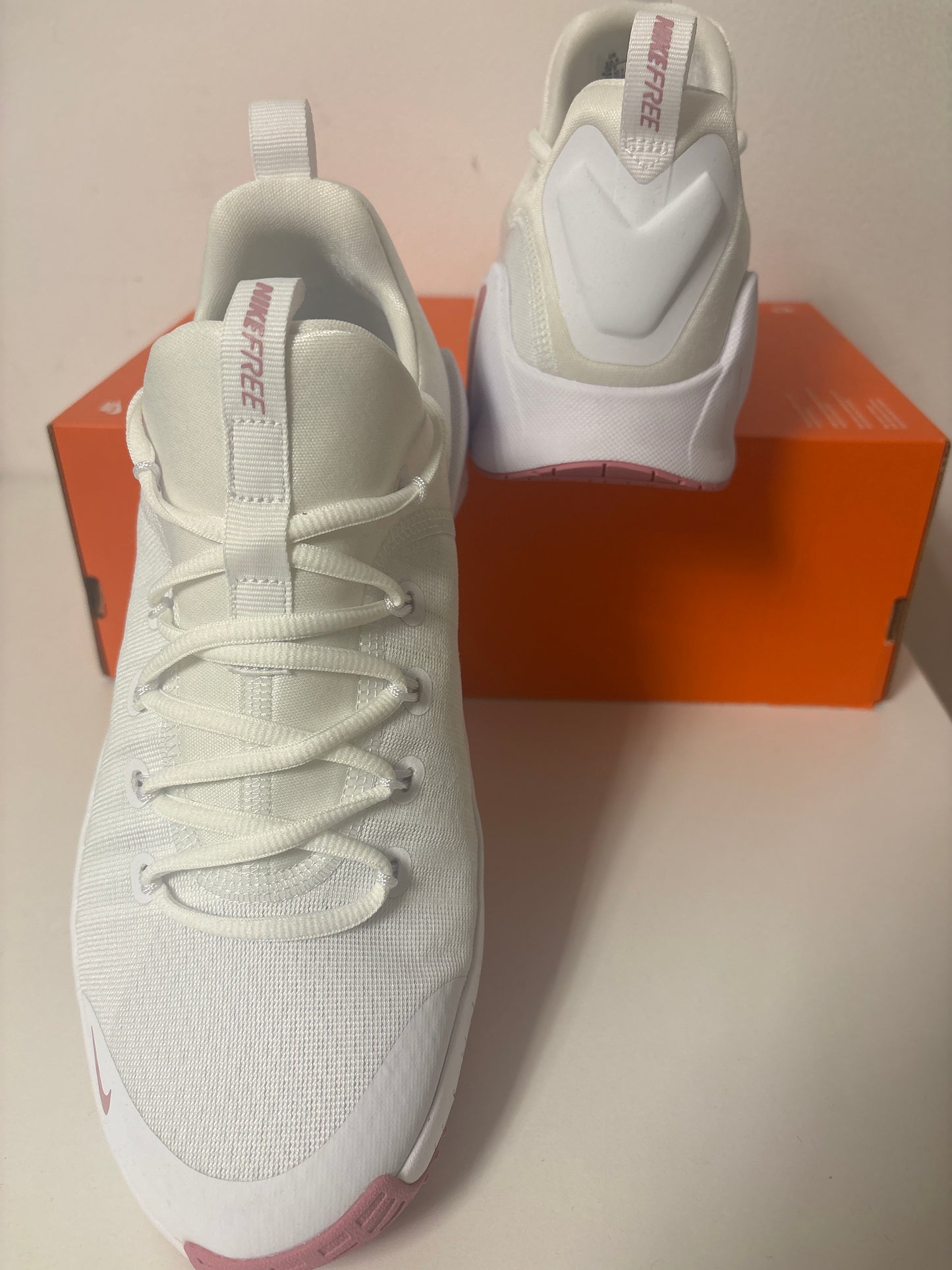 Nike Free Metcon 6, Größe 42,5 in weiss/brombeere/pinkton