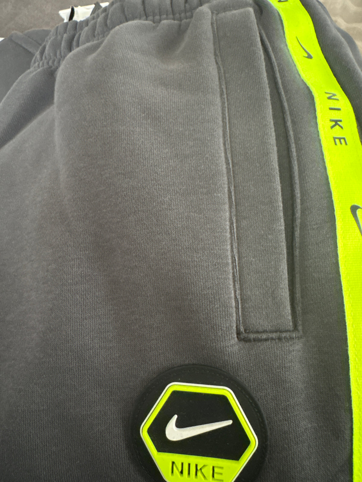 Nike Jogginghose in grau/neon, Größe wählbar
