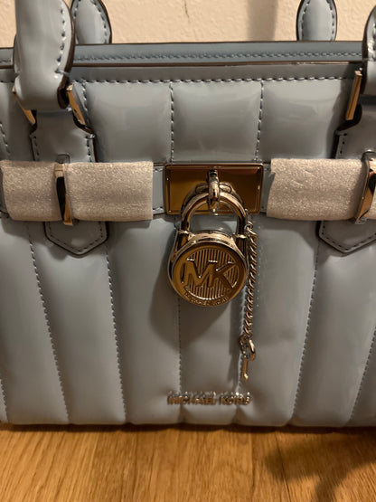 Michael Kors Hamilton Tasche klein in hellblau glänzend