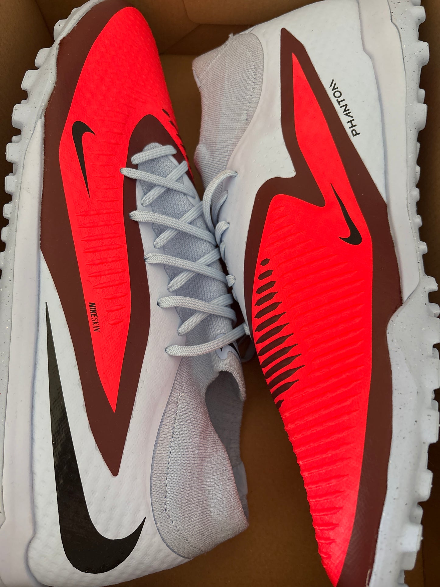 Nike Phantom 6 Low IC in Türkis/rot, Größe 46( Fussballschuh )