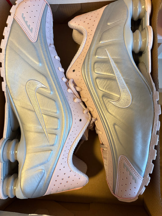 Nike Shox R4 in silber/rosa, Größe 41