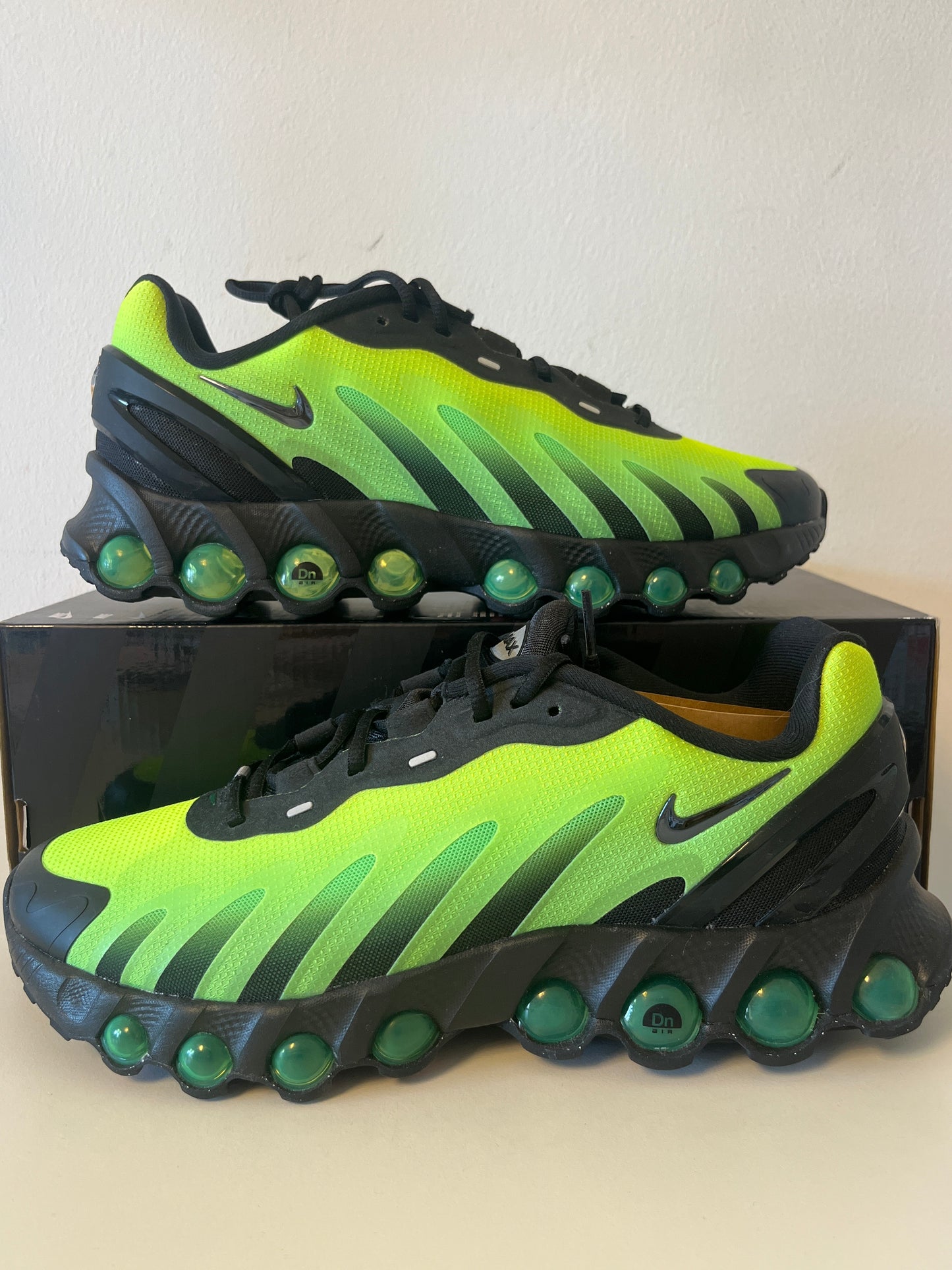 Nike AirMax DN8 in grün/schwarz, Größe 42