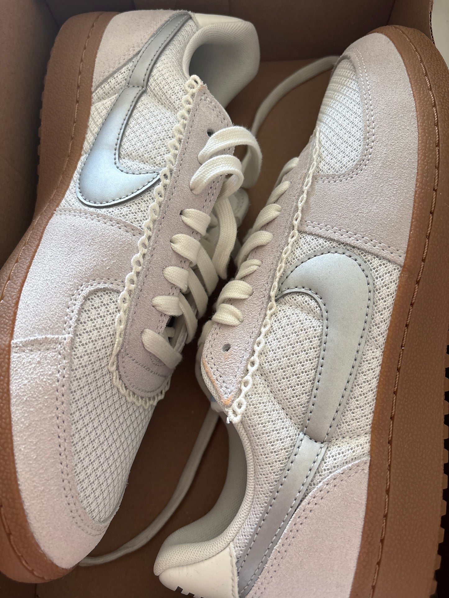 Nike General Field, grau/braun in Größe 42