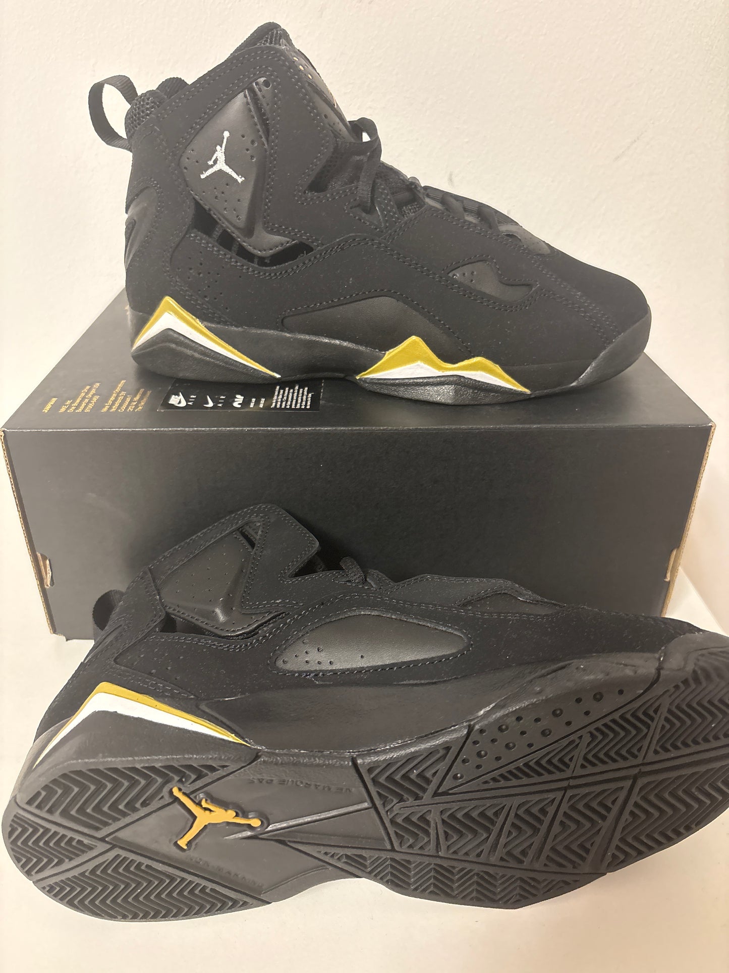 Nike Jordan True Flight, in schwarz/weiss/gold, Größe 38,5
