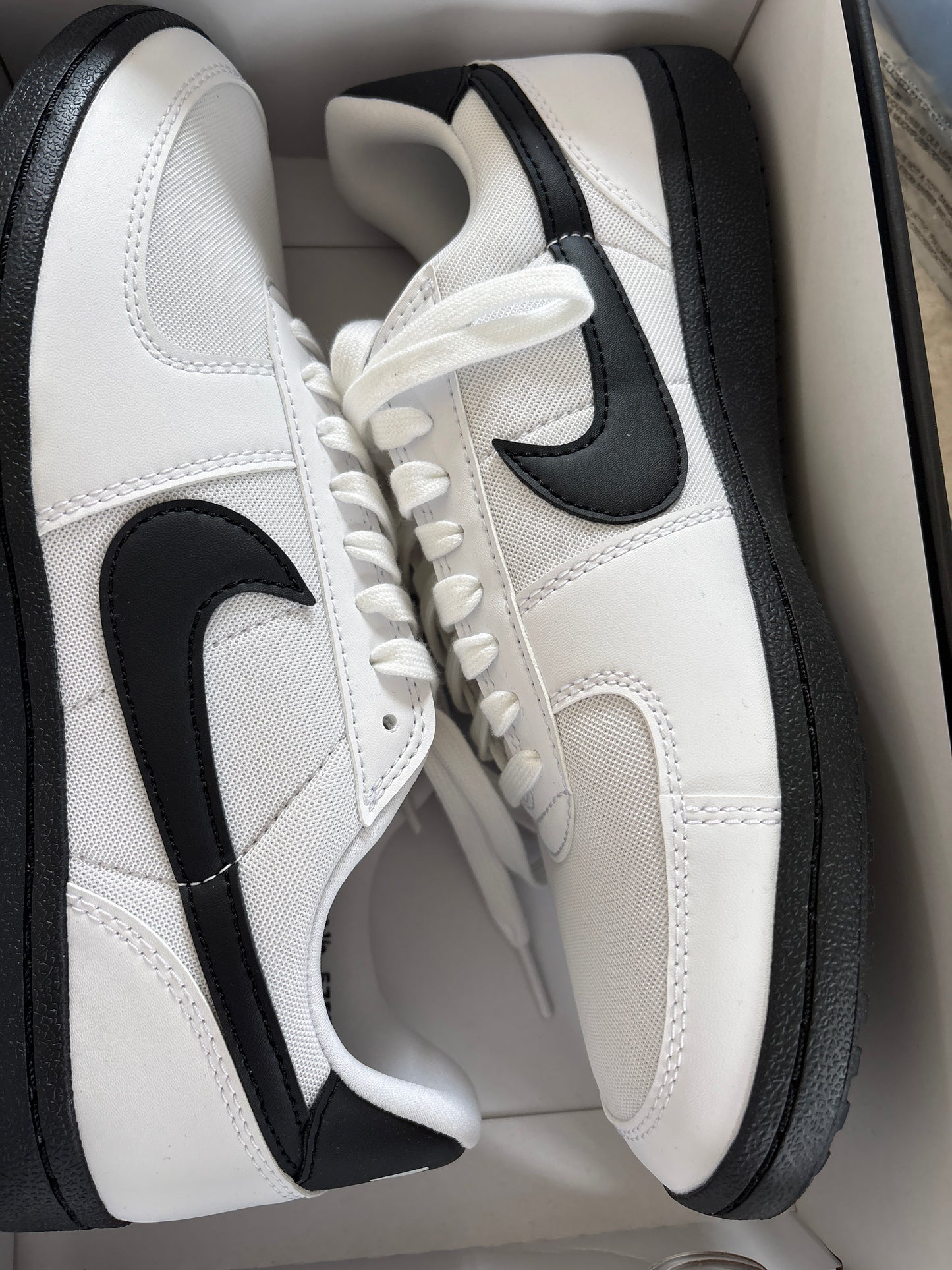 Nike General Field, schwarz/weiss in Größe 42,5