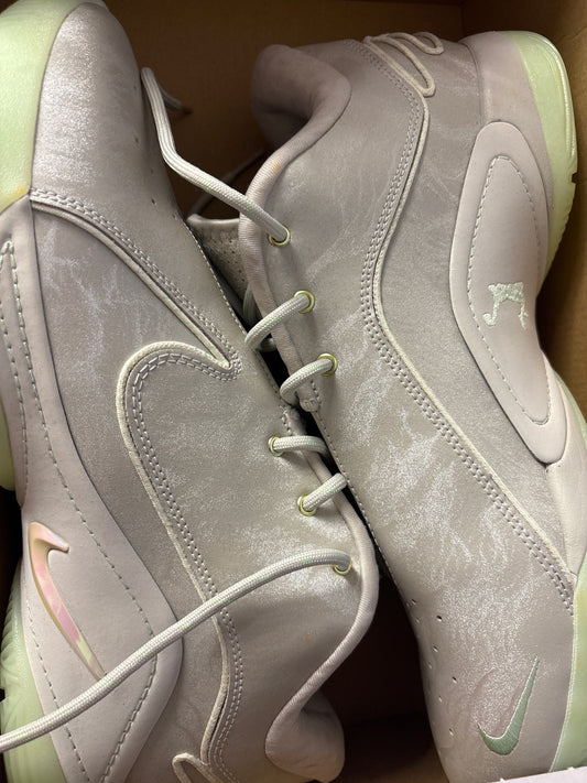Nike Lebron XXII, in beige/grau/grün, Größe 40