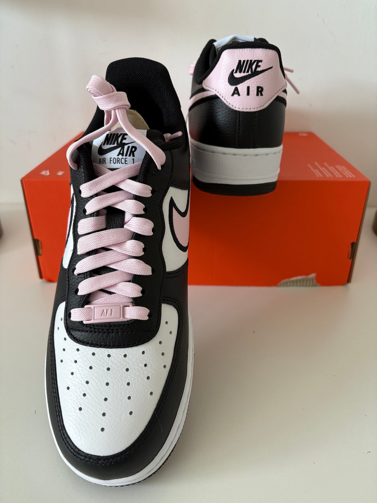 Nike Air Force 1 weiss/schwarz/rosa, Größe 42