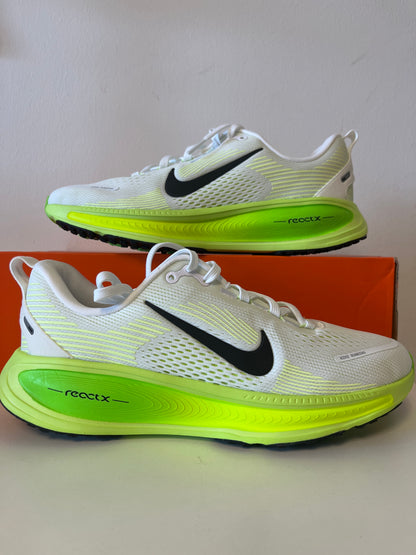Nike Vomero 18 in weiß/grün, Größe 39