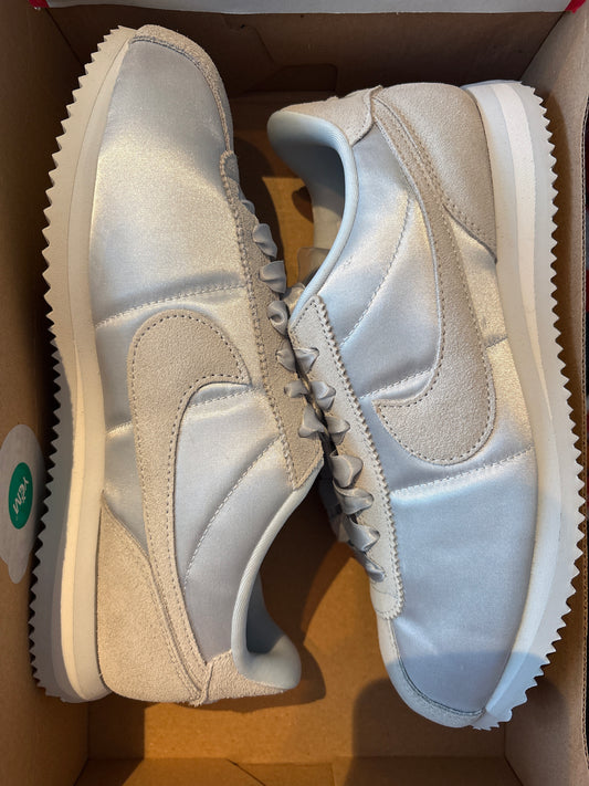 Nike Cortez in Silber/beige, Größe 40