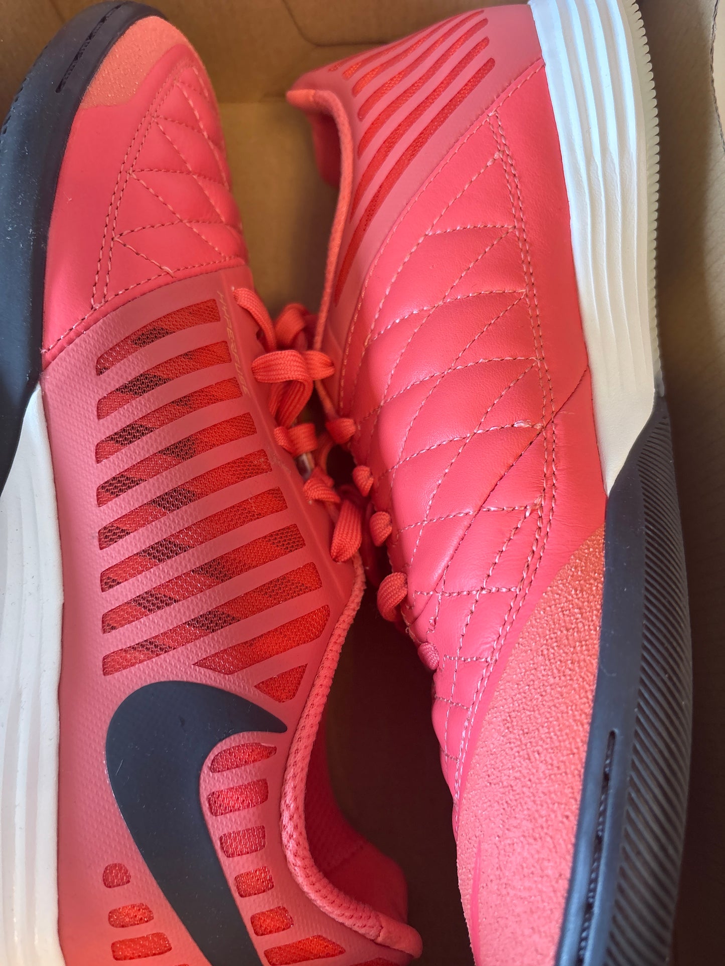 Nike Lunargato 2 in rot/schwarz, Größe wählbar