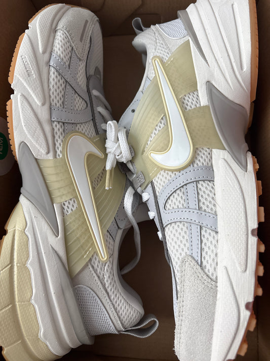 Nike V2K Run beige/grau , Gr. 45,5