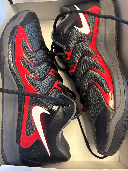 Nike KD17, Größe 47,5 in weiss/rot/schwarz/rot