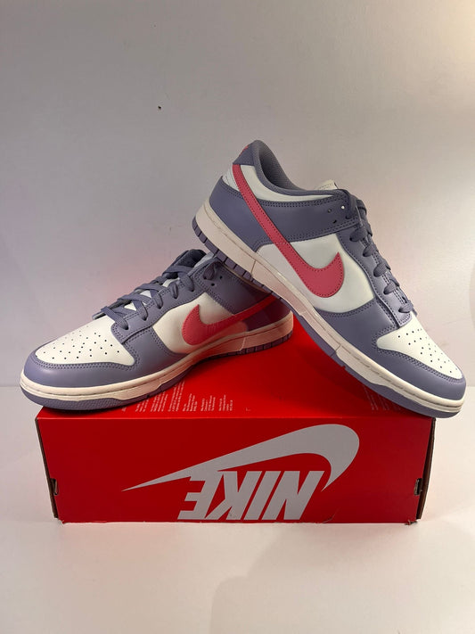 Nike Dunk Low, Gr. 44,5 in weiss/lila mit rosanem Logo