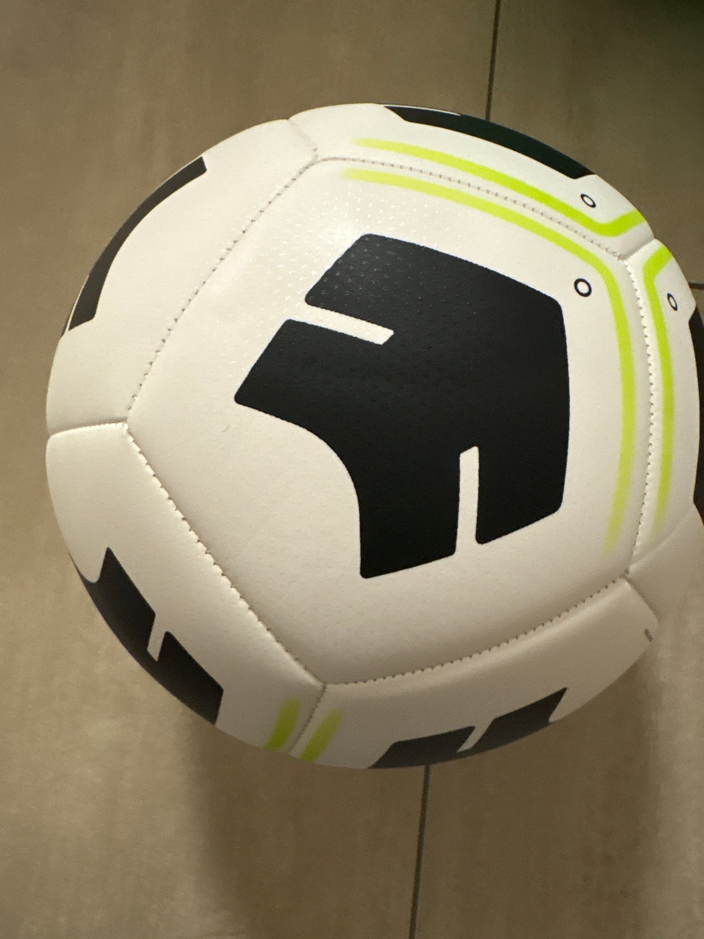Nike Fußball weiss/schwarz/neon Größe 5