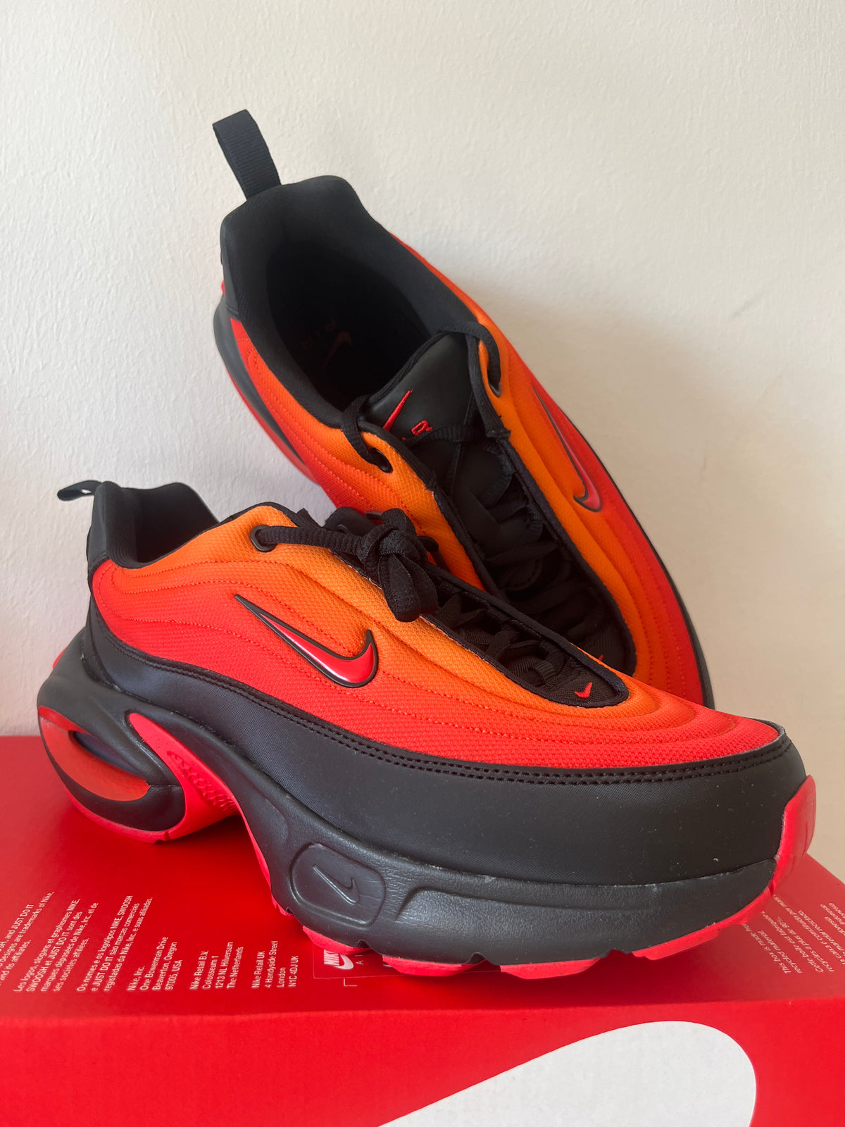 Nike Air Max Portal in rot/orange/schwarz, Größe 42,5