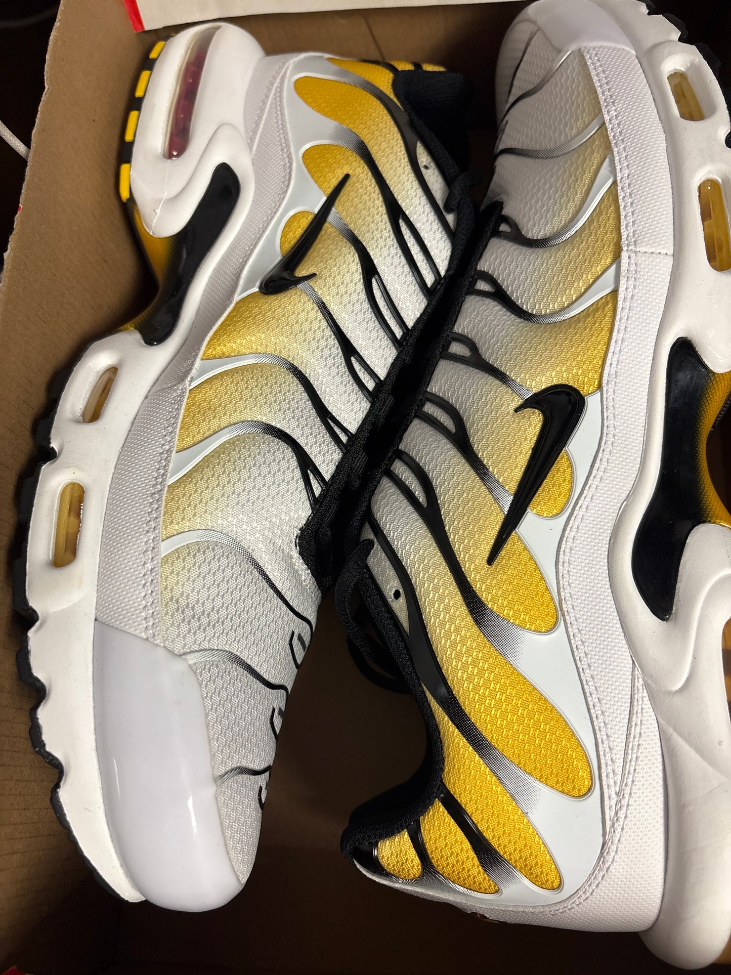 Nike Air Max Plus TN in weiss/gelb/schwarz, Gr. 49,5