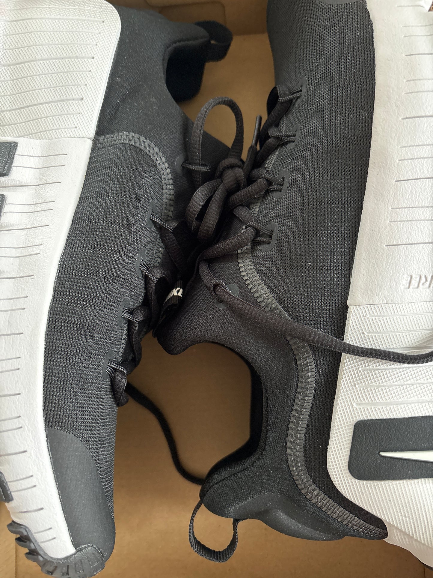 Nike Free Metcon 6, Größe 45 in schwarz/weiss