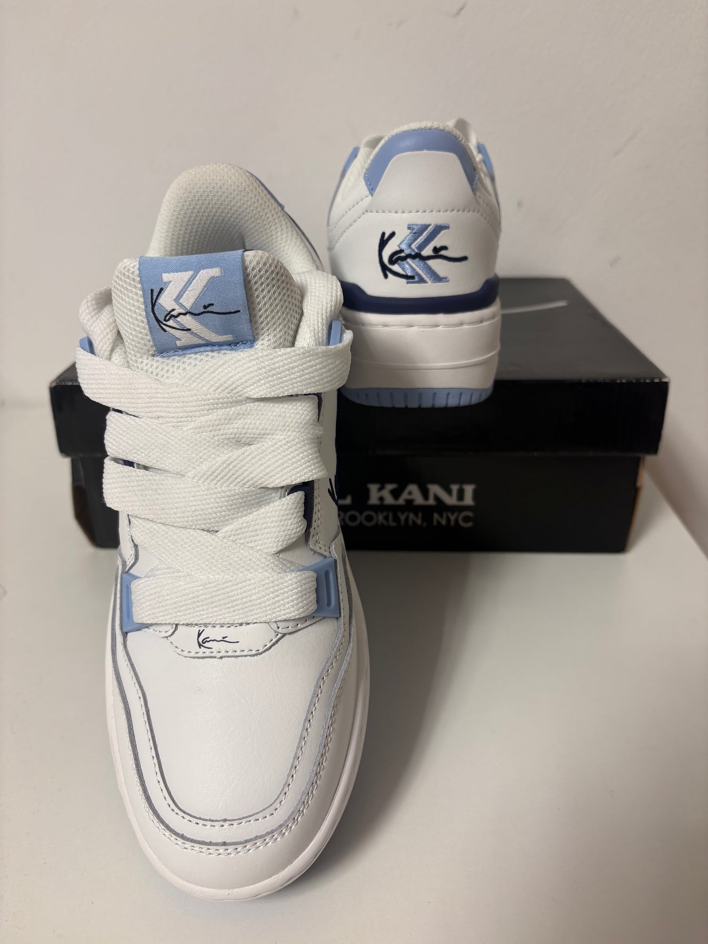 Karl Kani Sneaker in weiss/hellblau/blau, Größe 38,5