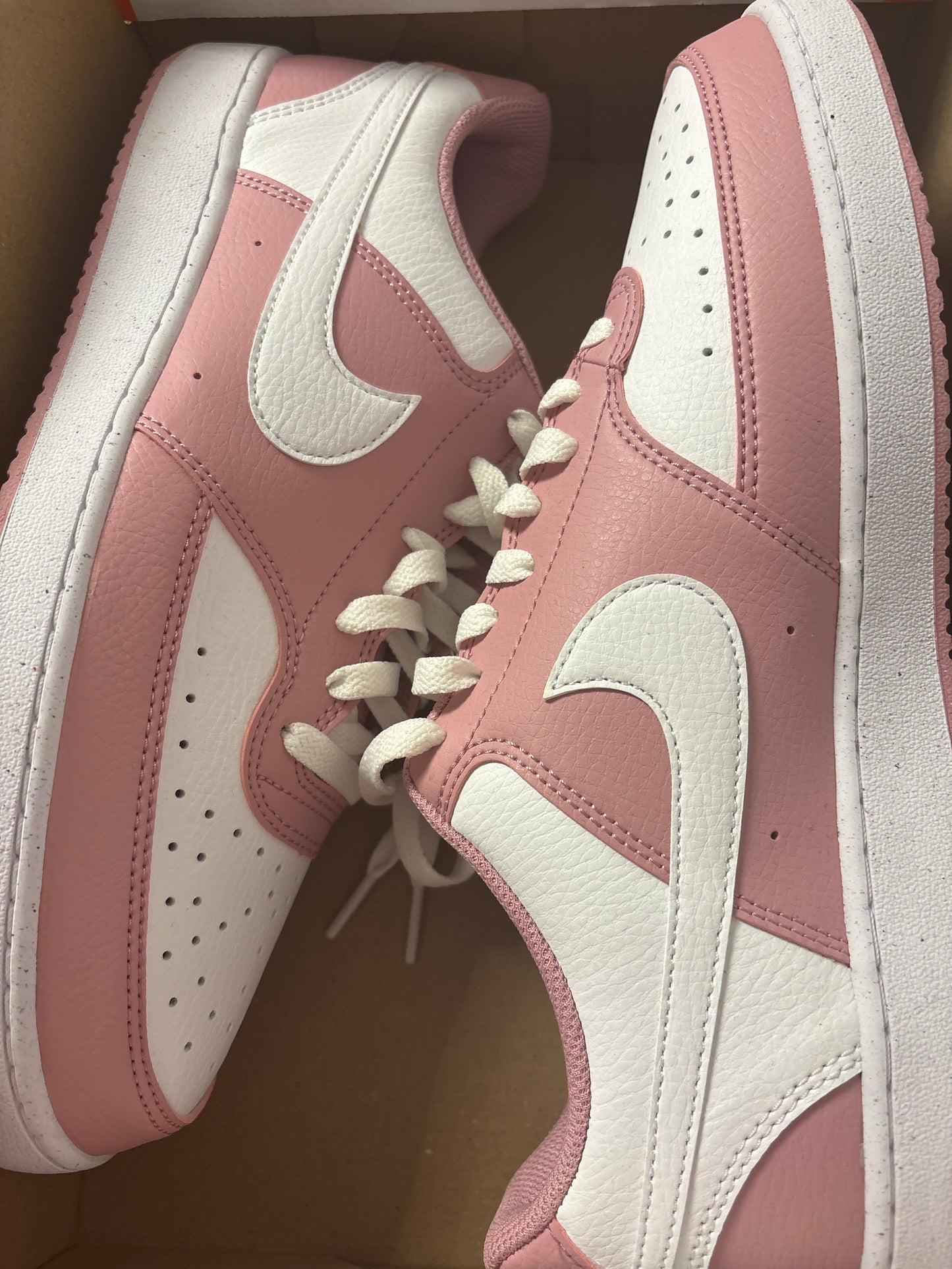 Nike Court Vision Low, Gr. 44,5 in altrosa/weiss