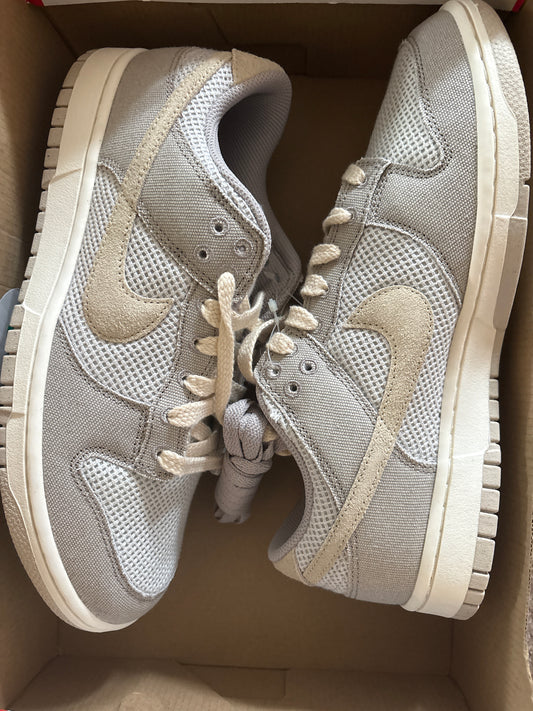 Nike Dunk low in grau/beige, Größe 42,5
