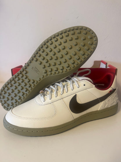 Nike General Field in beige/braun/rot mit Mustern, Größe 43