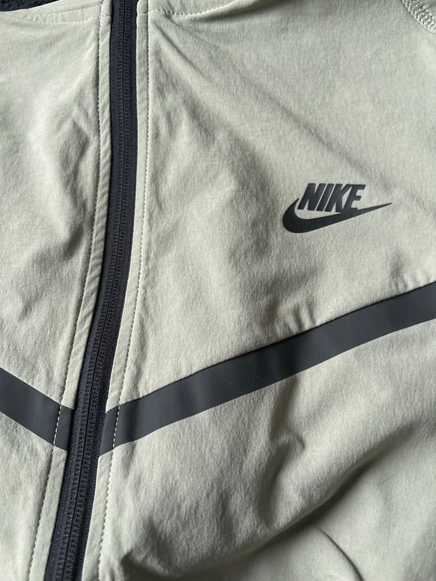 Nike Windbreaker in dunkelgrün Größe wählbar