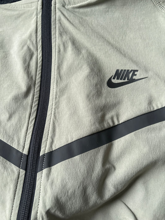 Nike Windbreaker in dunkelgrün Größe wählbar