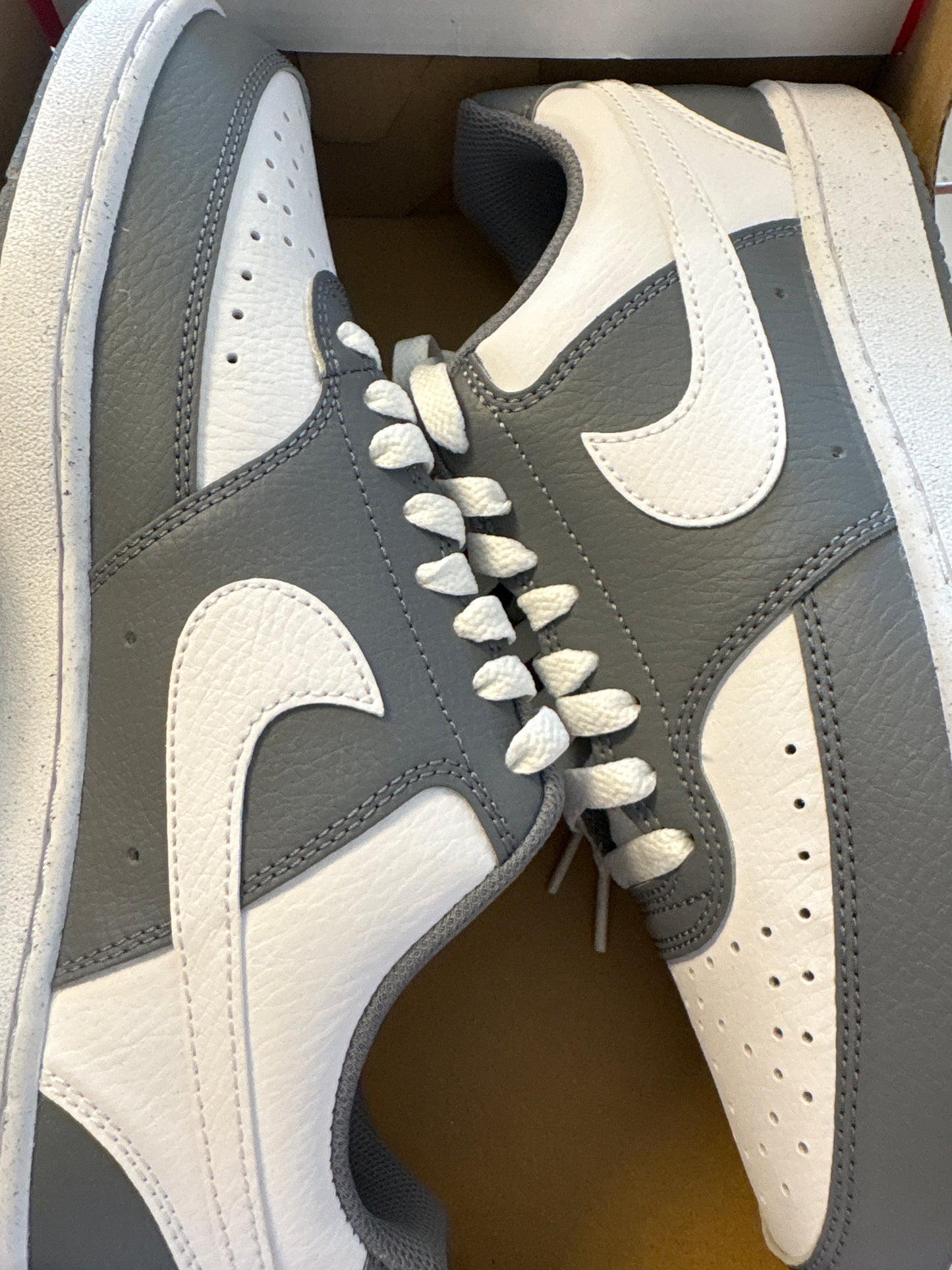 Nike Court Vision Low, Gr. 44 in weiss/grau